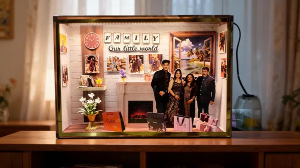 Personalized_Family_Miniature_Diorama_Light_Box_Frame