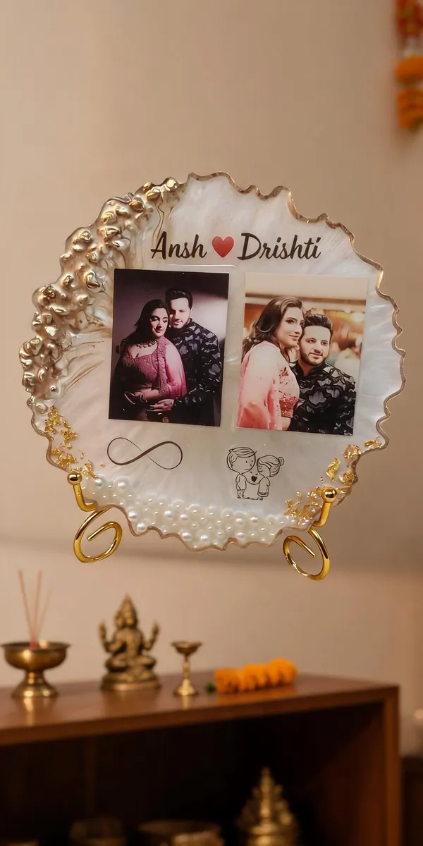 Personalized_Resin_Photo_Frame_With_Pearl_Border_And_Stand