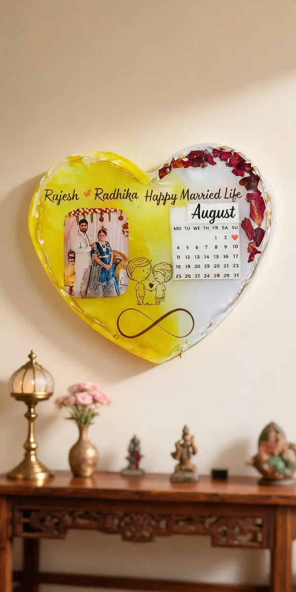 Personalized_Resin_Heart_Photo_Frame_With_Calendar