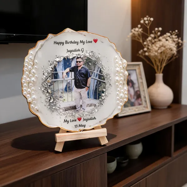 Personalized_Photo_Frame_Plate_With_Pearl_Border_And_Wooden_Easel_Stand