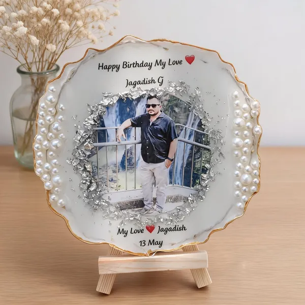 Personalized_Photo_Frame_Plate_With_Pearl_Border_And_Wooden_Easel_Stand