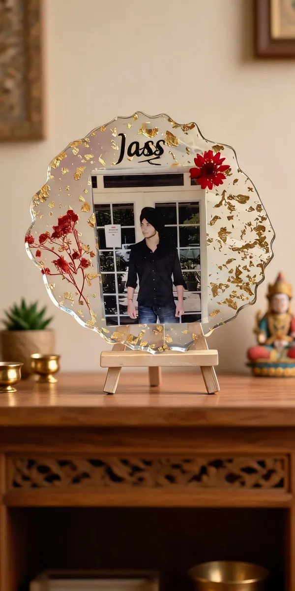 Resin_Gold_Foil_Floral_Personalized_Photo_Frame_With_Stand