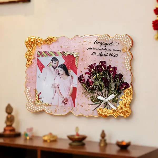 Personalized_Engagement_Photo_Frame_With_Dried_Flowers