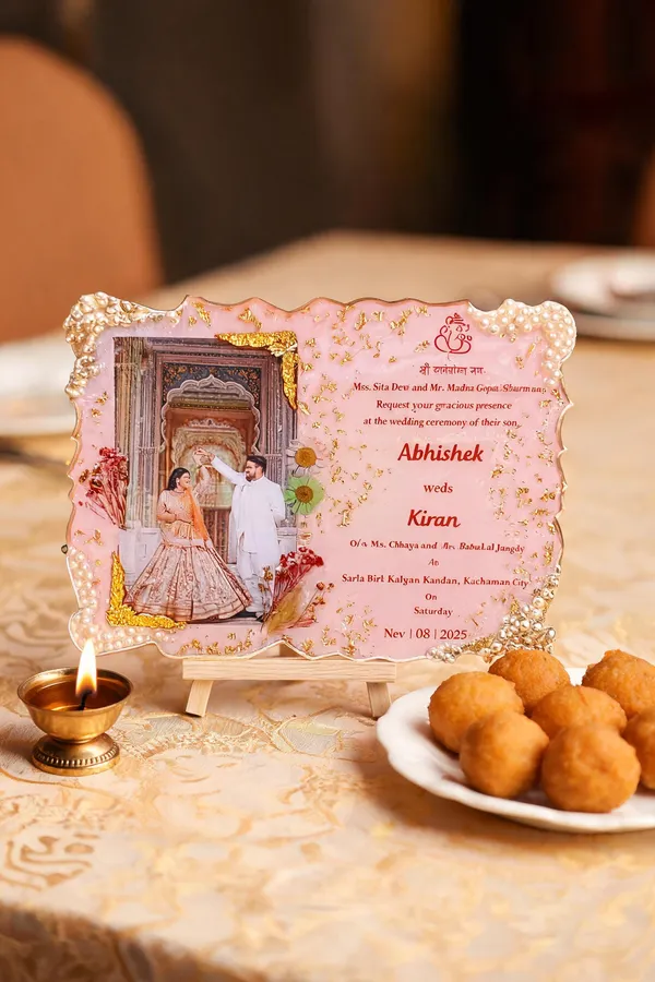 Personalized_Pearl_Border_Wedding_Invitation_Card_With_Easel_Stand