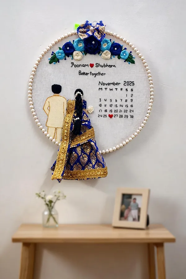 Personalized_Couple_Embroidery_Hoop_With_Calendar_Wall_Decor