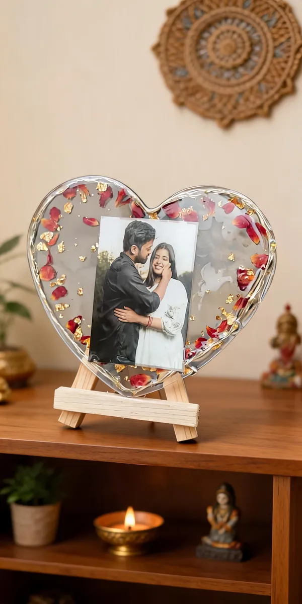 Resin_Heart_Shape_Photo_Frame_With_Wooden_Easel_Stand