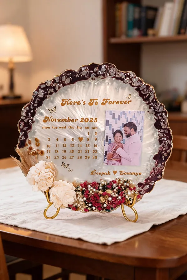 Resin_Floral_Personalized_Calendar_Photo_Frame_With_Stand