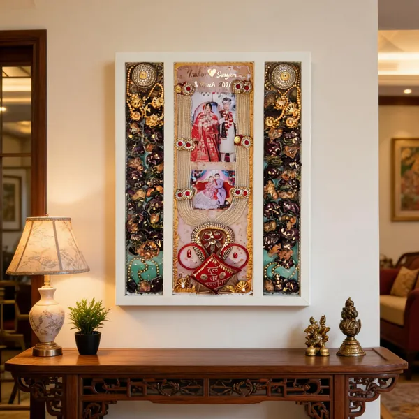 Personalized_Wedding_Photo_Frame_With_Preserved_Flowers