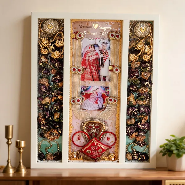Personalized_Wedding_Photo_Frame_With_Preserved_Flowers