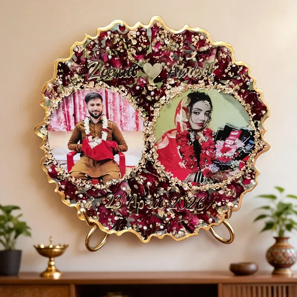 Resin_Floral_Couple_Photo_Frame_With_Stand