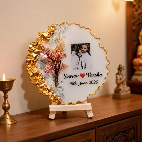 Personalized_Resin_Photo_Frame_With_Dried_Flowers_And_Easel_Stand