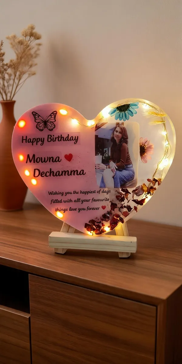 Personalized_Heart_Shaped_Led_Photo_Frame_With_Dried_Flowers