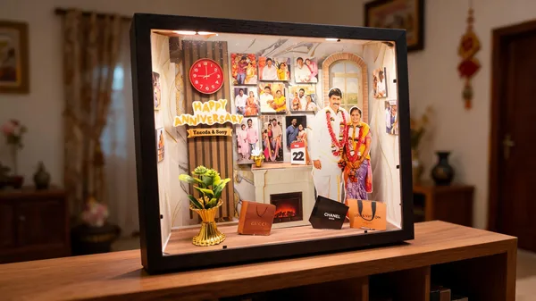 Personalized_Anniversary_Miniature_Diorama_Photo_Frame_Gift