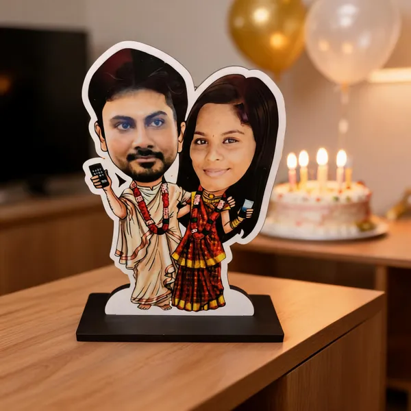 Personalized_Couple_Caricature_Cutout_With_Wooden_Base