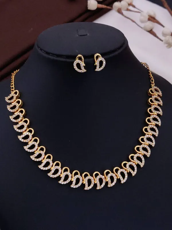 Silver_Alloy_Crystal_Heart_Motif_Necklace_Set_For_Women