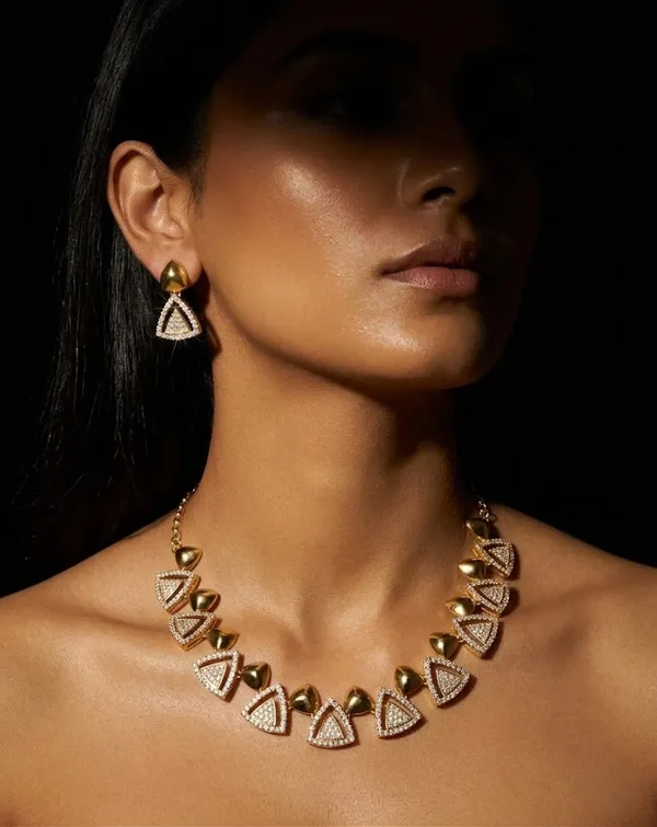 Gold_Alloy_Geometric_Triangular_Stone_Necklace_Set_For_Women