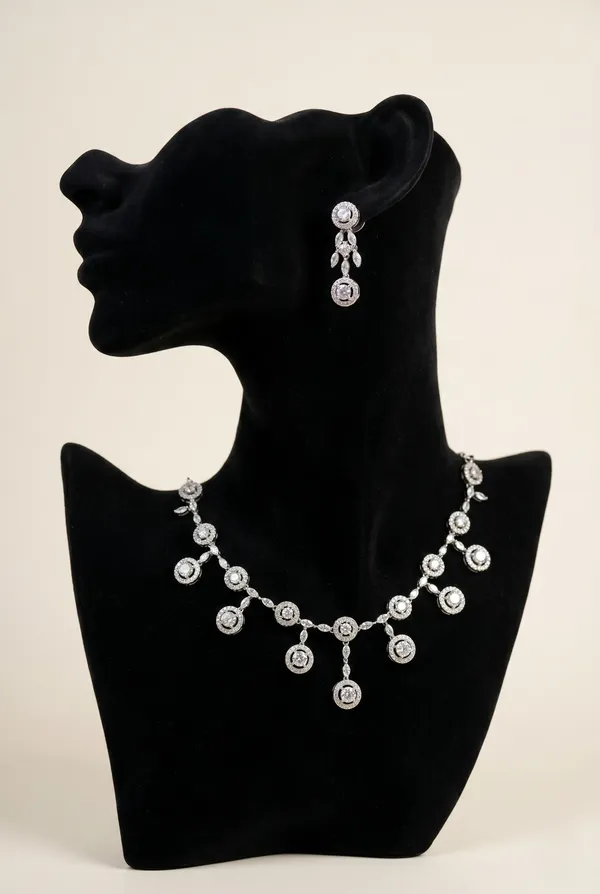 Silver_Alloy_Crystal_Embellished_Necklace_Set_For_Women