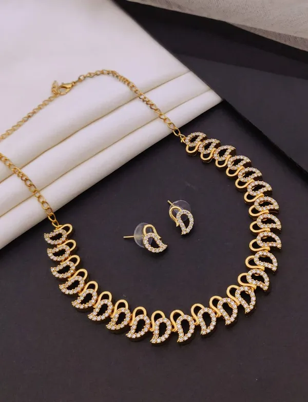 Silver_Alloy_Crystal_Heart_Motif_Necklace_Set_For_Women