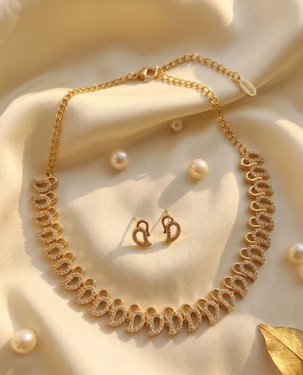 Silver_Alloy_Crystal_Heart_Motif_Necklace_Set_For_Women