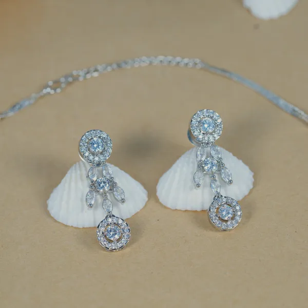 Silver_Alloy_Crystal_Embellished_Necklace_Set_For_Women