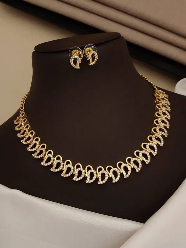 Silver_Alloy_Crystal_Heart_Motif_Necklace_Set_For_Women