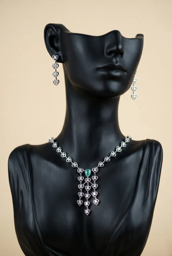 Silver_Alloy_Heart_Shaped_Crystal_Necklace_Set_With_Earrings
