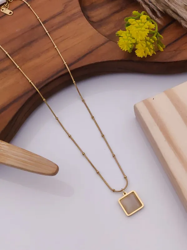 Gold_Plated_Alloy_Minimalist_Square_Pendant_Necklace_For_Women
