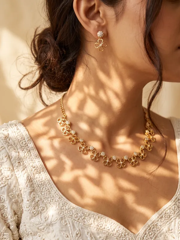 Gold_Alloy_Four_Leaf_Clover_Necklace_Set_For_Women