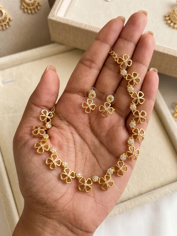 Gold_Alloy_Four_Leaf_Clover_Necklace_Set_For_Women