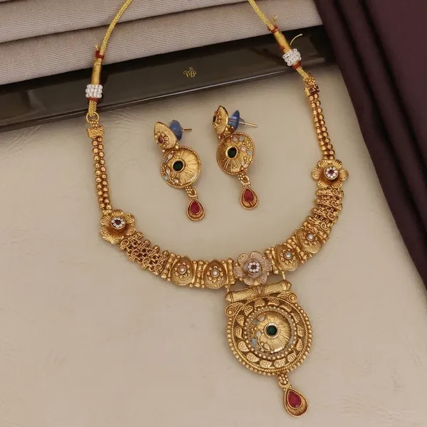 Gold_Alloy_Kundan_Stone_Necklace_Set_With_Earrings_For_Women
