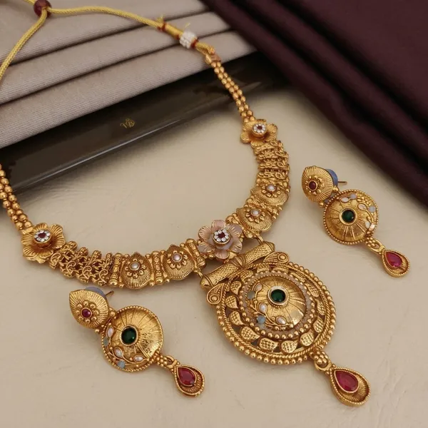 Gold_Alloy_Kundan_Stone_Necklace_Set_With_Earrings_For_Women