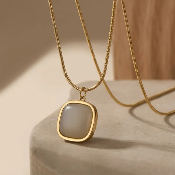 Gold_Plated_Alloy_Minimalist_Round_Pendant_Necklace_For_Women