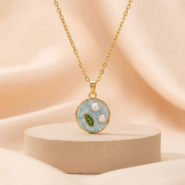 Gold_Alloy_Mother_Of_Pearl_Circular_Pendant_Necklace_For_Women