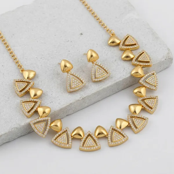 Gold_Alloy_Geometric_Triangular_Stone_Necklace_Set_For_Women