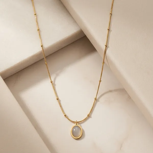Gold_Alloy_Minimalist_Circular_Pendant_Necklace_For_Women