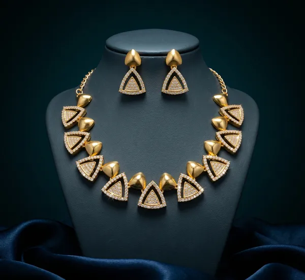 Gold_Alloy_Geometric_Triangular_Stone_Necklace_Set_For_Women