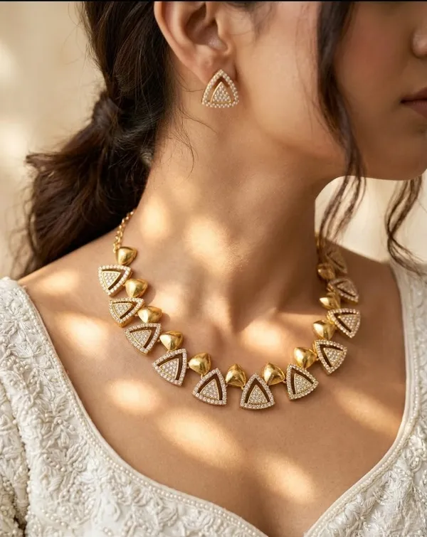 Gold_Alloy_Geometric_Triangular_Stone_Necklace_Set_For_Women