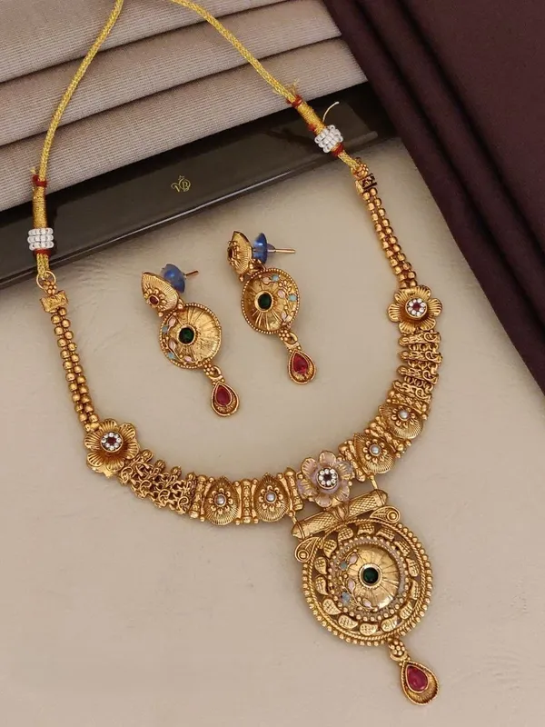 Gold_Alloy_Kundan_Stone_Necklace_Set_With_Earrings_For_Women