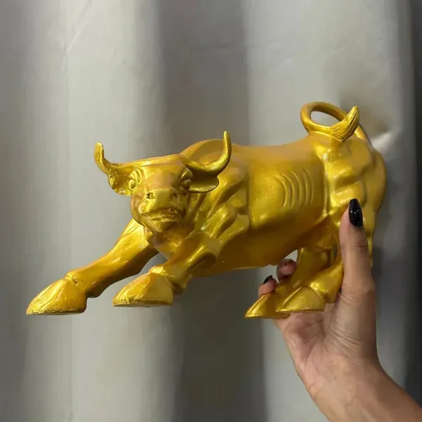 Resin_Contemporary_Charging_Bull_Statue_Gold