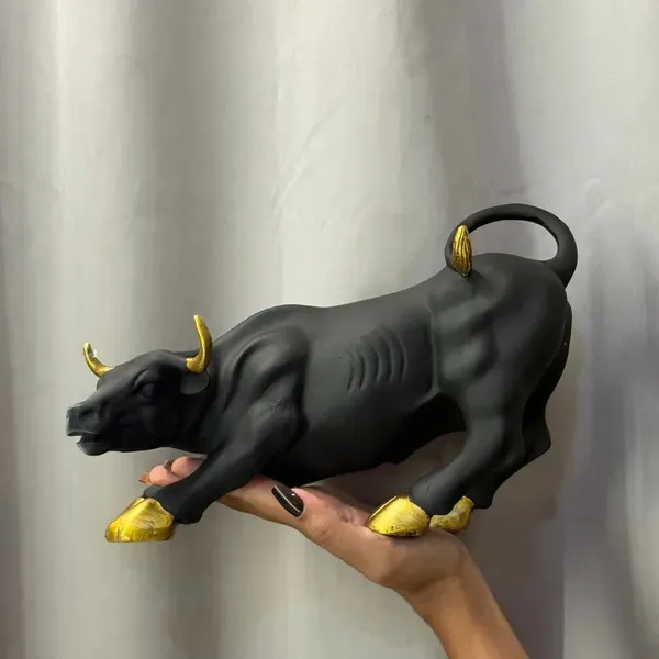 Resin_Contemporary_Charging_Bull_Statue_Gold