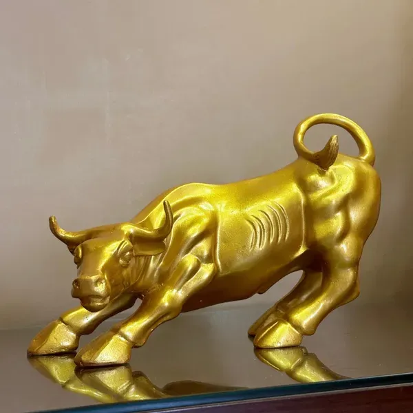 Resin_Contemporary_Charging_Bull_Statue_Gold