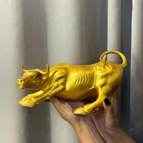 Resin_Contemporary_Charging_Bull_Statue_Gold
