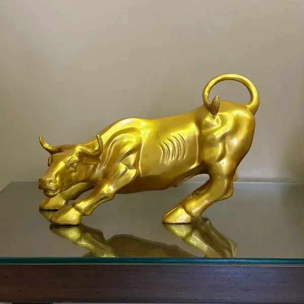 Resin_Contemporary_Charging_Bull_Statue_Gold