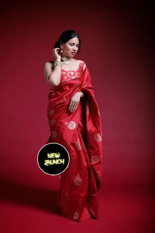 Red_Soft_Silk_Saree_With_Unstitched_Blouse_For_Women