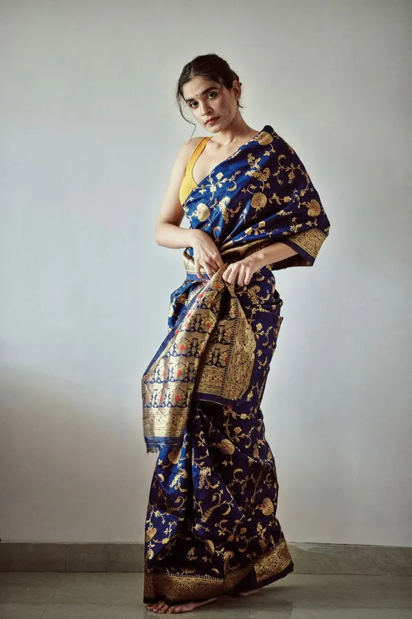 Blue_Soft_Silk_With_Gold_Zari_Saree_With_Unstitched_Blouse_For_Women