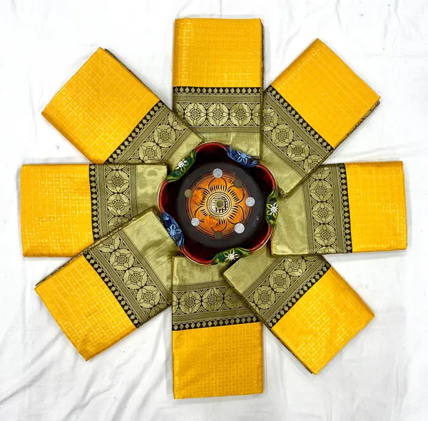 Yellow_Black_Soft_Silk_Saree_With_Unstitched_Blouse_For_Women