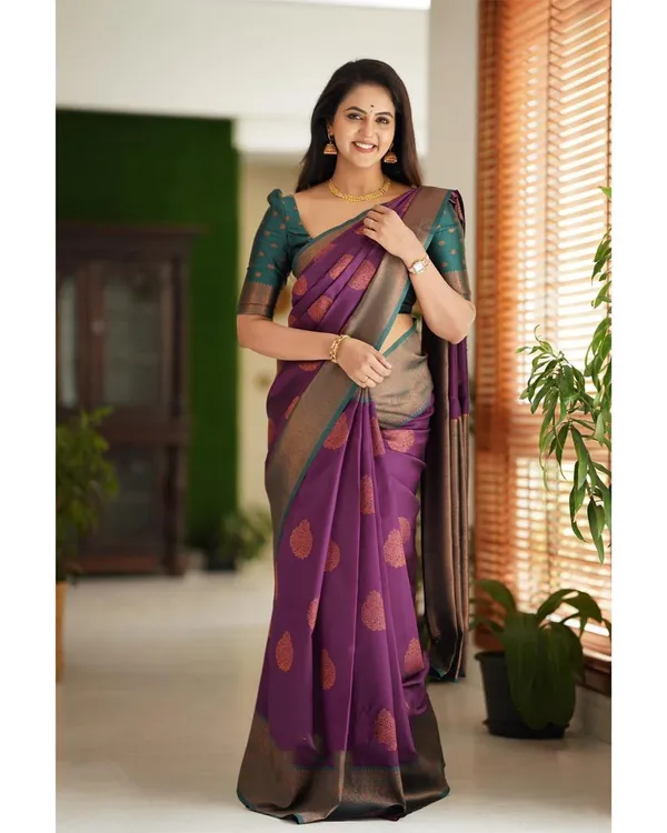 Saree_With_Unstitched_Blouse_For_Women
