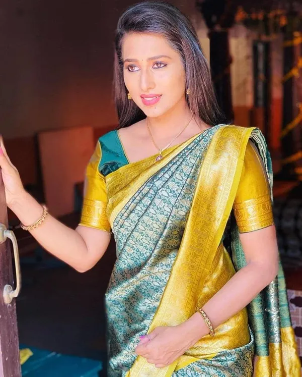 Yellow_Soft_Silk_Saree_With_Unstitched_Blouse_For_Women