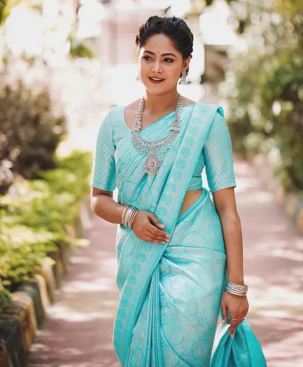 Blue_Soft_Silk_Saree_With_Unstitched_Blouse_For_Women