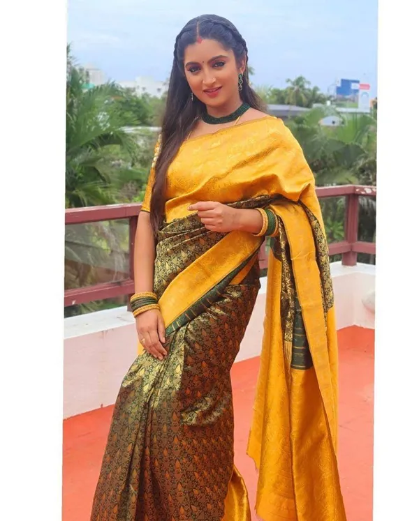 Yellow_Soft_Silk_Saree_With_Unstitched_Blouse_For_Women